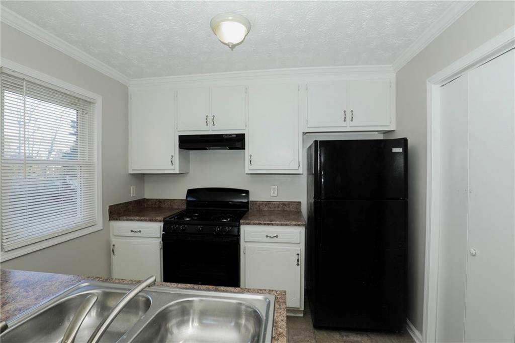 206 Emily Drive Dallas, GA 30157 - Photo 14 of 17 a kitchen with a refrigerator and a stove