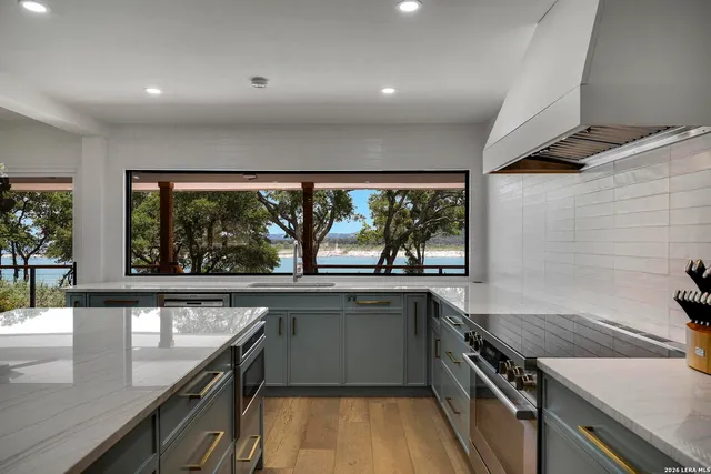 $1,350,000 | 772 Lakebreeze Drive, Canyon Lake, TX 78133