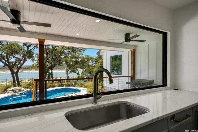 $1,350,000 | 772 Lakebreeze Drive, Canyon Lake, TX 78133