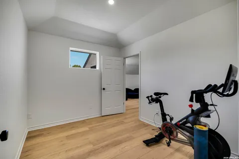 $1,350,000 | 772 Lakebreeze Drive, Canyon Lake, TX 78133