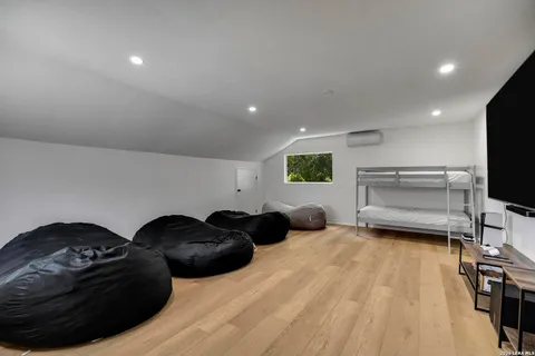 $1,350,000 | 772 Lakebreeze Drive, Canyon Lake, TX 78133