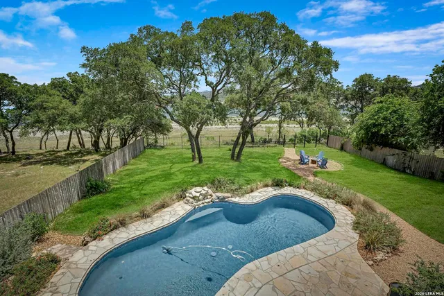 $1,350,000 | 772 Lakebreeze Drive, Canyon Lake, TX 78133