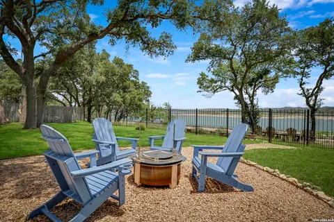 $1,350,000 | 772 Lakebreeze Drive, Canyon Lake, TX 78133