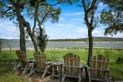 $1,350,000 | 772 Lakebreeze Drive, Canyon Lake, TX 78133
