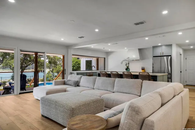 $1,350,000 | 772 Lakebreeze Drive, Canyon Lake, TX 78133