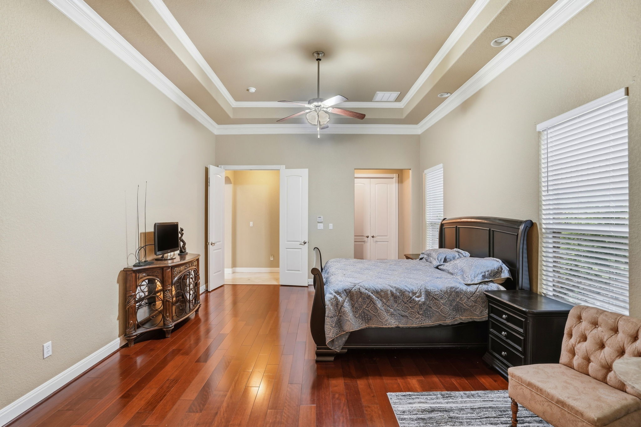 222 Vailco Lane Austin, TX 78738 - Photo 31 of 39 Spacious room featuring wood-finish flooring, a tray ceiling with crown molding, and recessed lighting