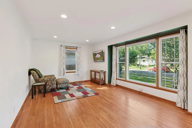 $2,695 | 4215 16th Avenue South, Minneapolis, MN 55407