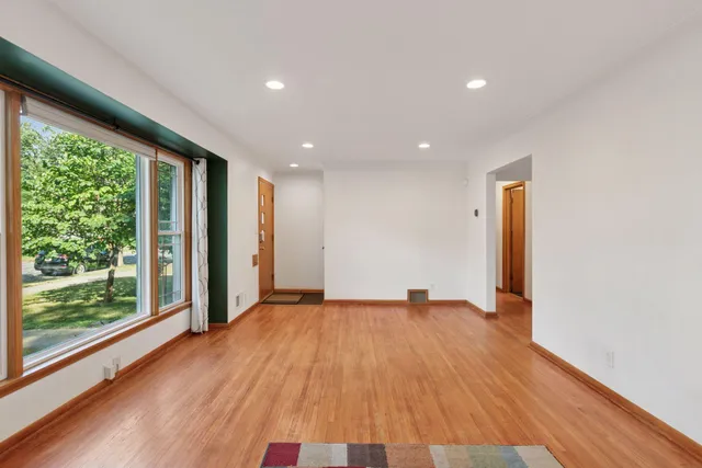 $2,695 | 4215 16th Avenue South, Minneapolis, MN 55407