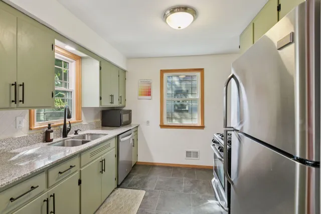 $2,695 | 4215 16th Avenue South, Minneapolis, MN 55407