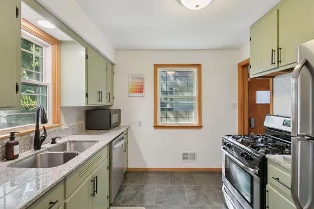 $2,695 | 4215 16th Avenue South, Minneapolis, MN 55407