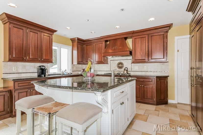 571 Lake Shore Road Grosse Pointe Shores, MI 48236 - Photo 5 of 43