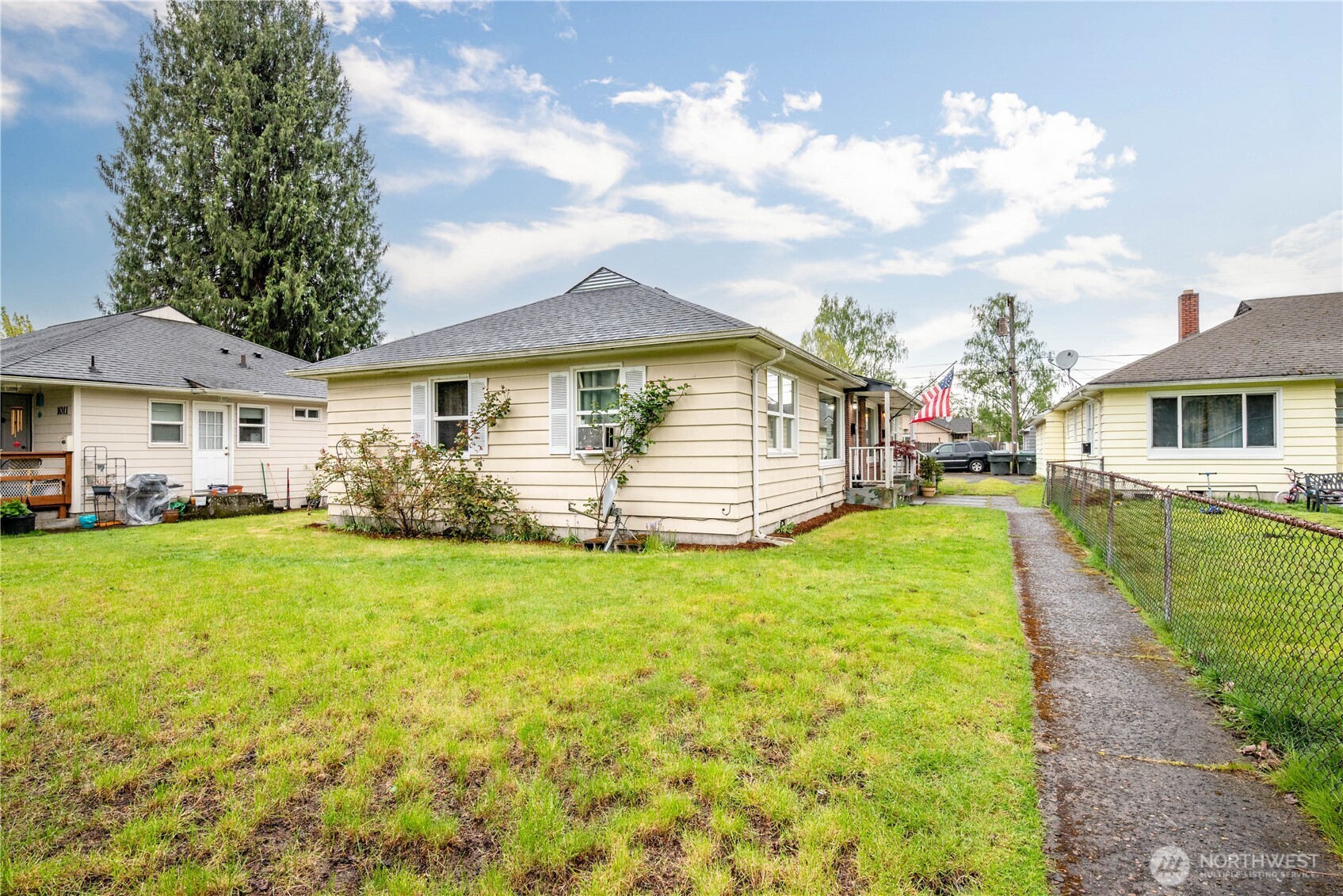 1015 17th Avenue Longview, WA 98632 - Photo 1 of 5