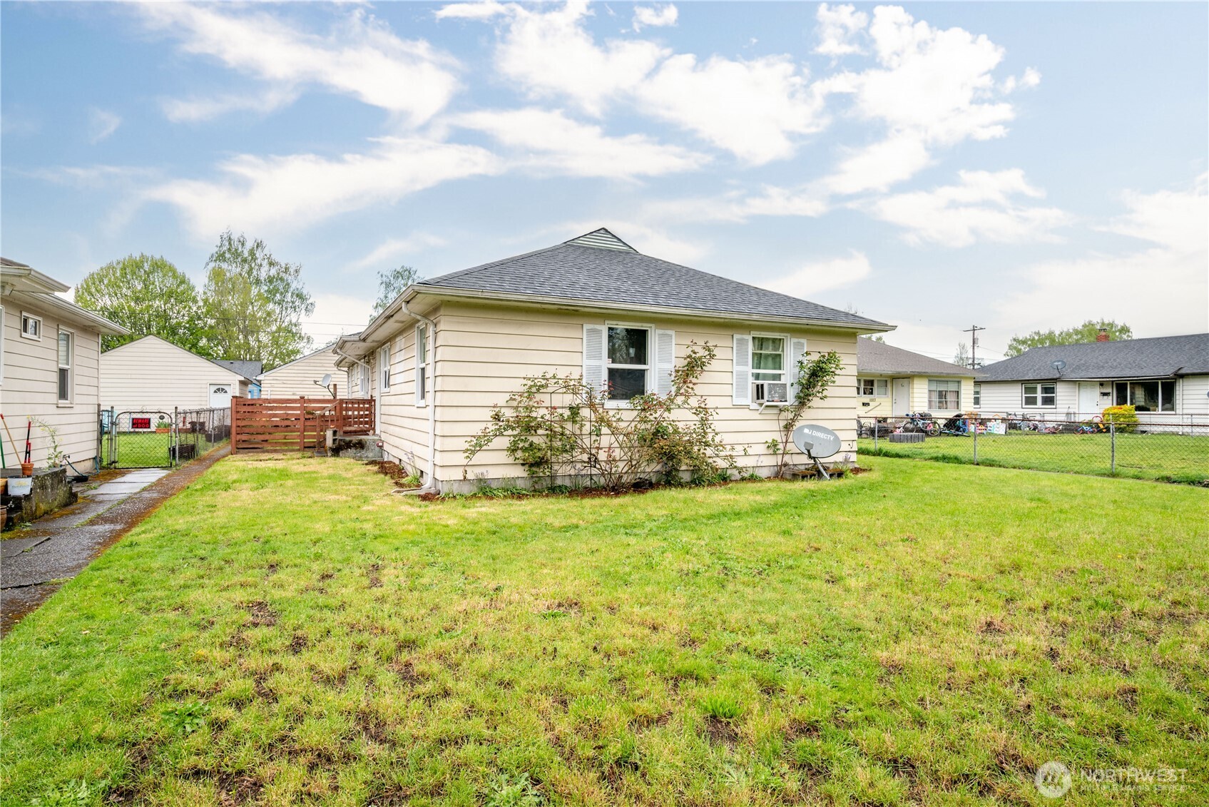 1015 17th Avenue Longview, WA 98632 - Photo 2 of 5