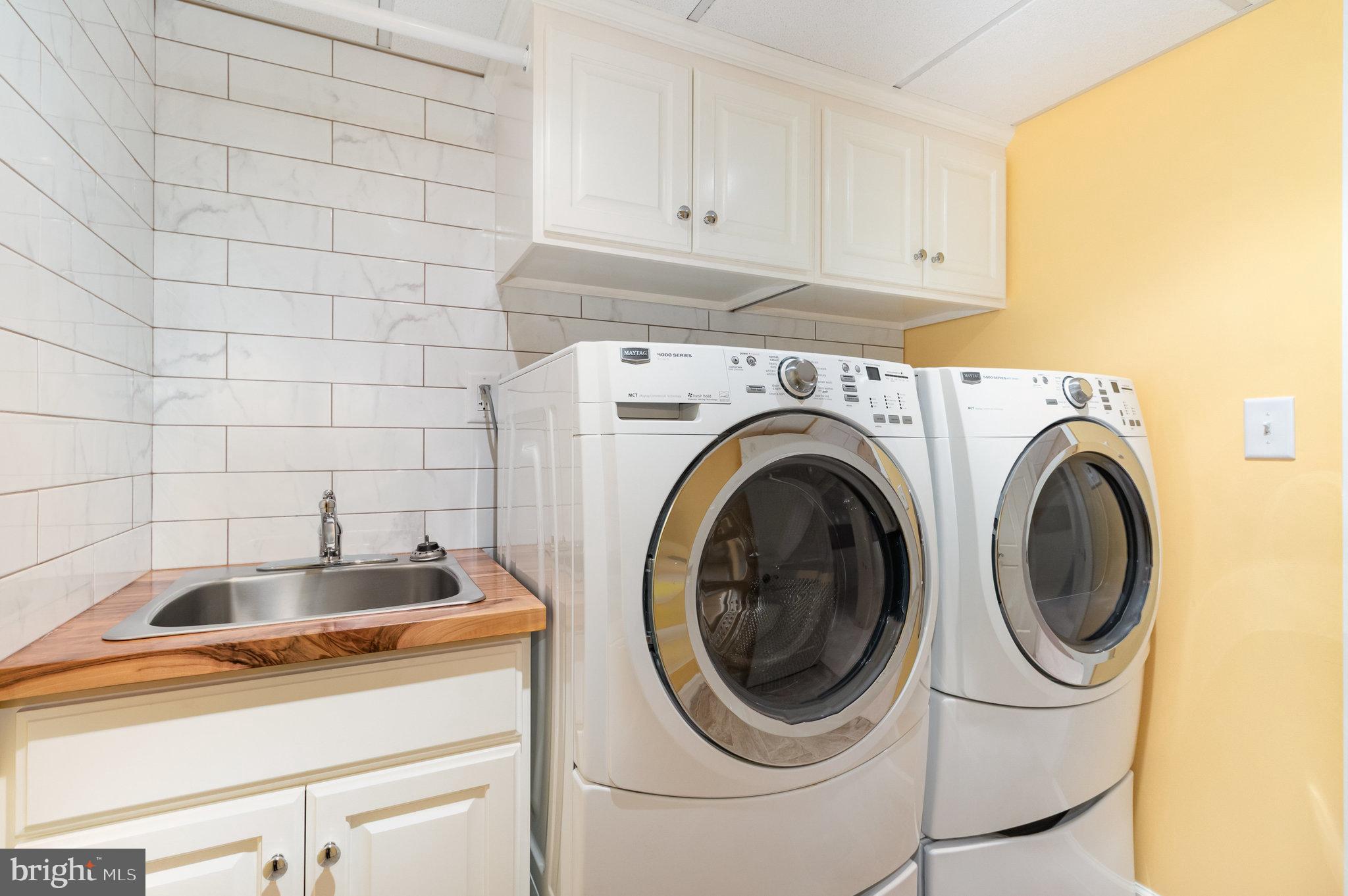 1327 Baltimore Road Shippensburg, PA 17257 - Photo 29 of 57 a utility room with sink dryer and washer