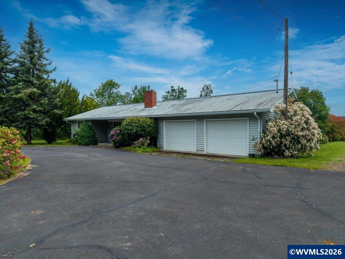 33543 Brewster Road Lebanon, OR 97355 - Photo 3 of 38 Gallery Image 3