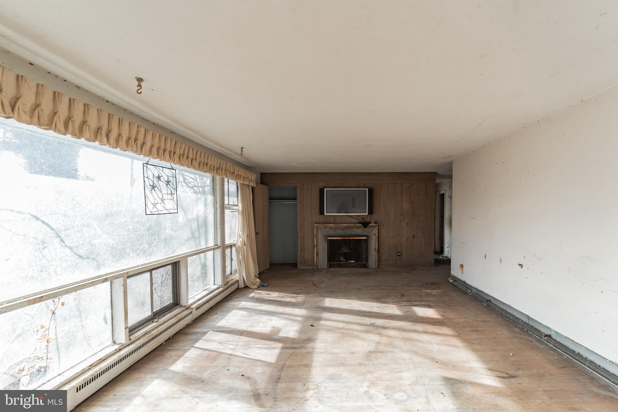 4 Irving Road Wallingford, PA 19086 - Photo 3 of 28