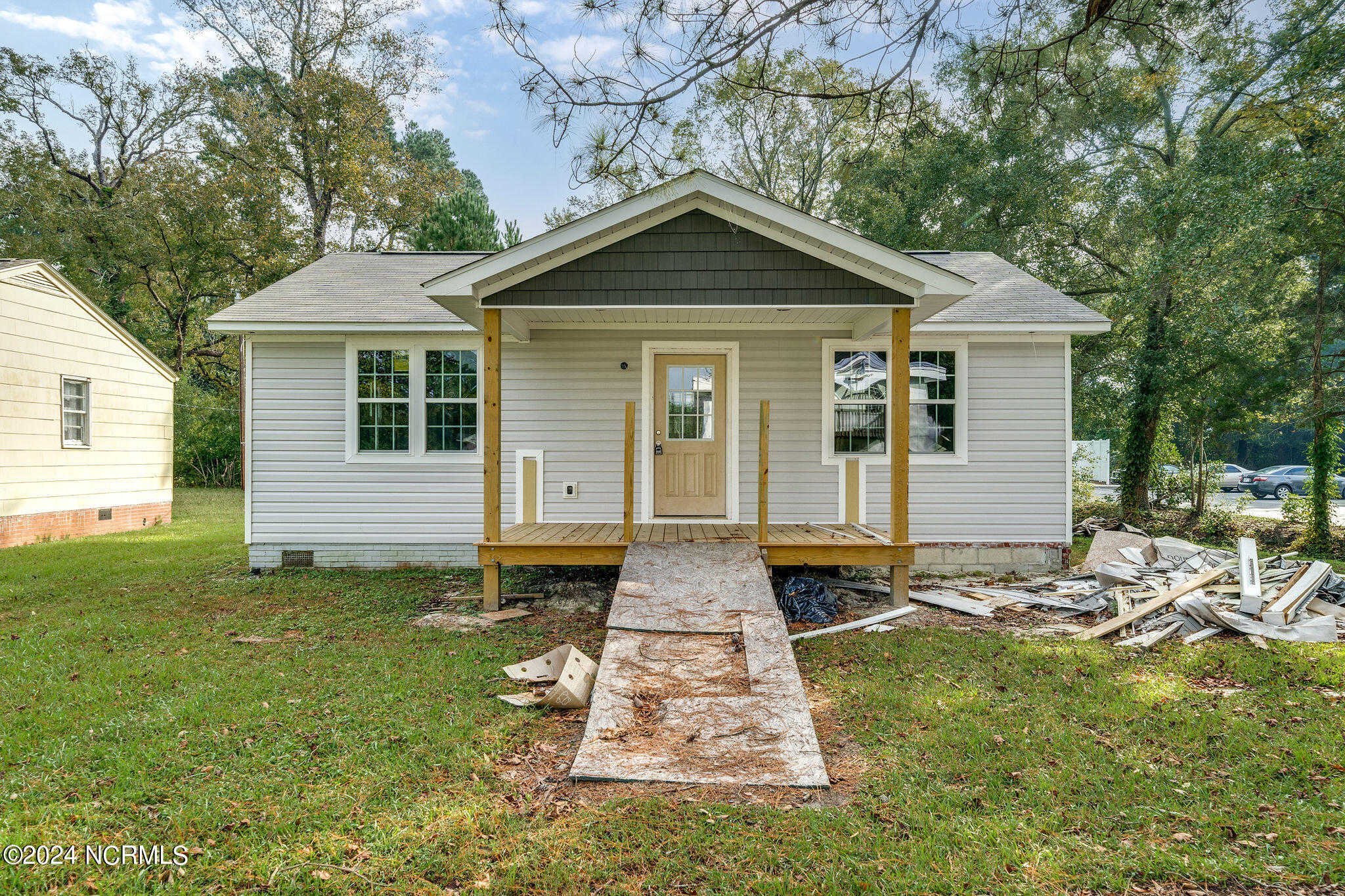 703 South Raleigh Street Wallace, NC 28466 - Photo 1 of 5 703raleigh1