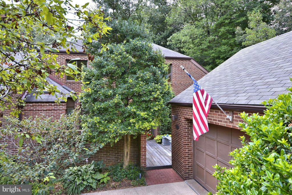 11304 Harborside Cluster Reston, VA 20191 - Photo 1 of 28 ENTER A PRIVATE COURTYARD