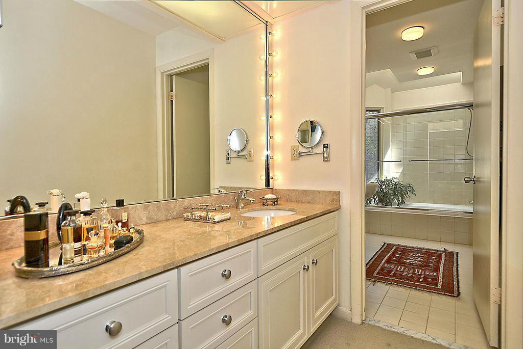 11304 Harborside Cluster Reston, VA 20191 - Photo 14 of 28 MASTER BATH