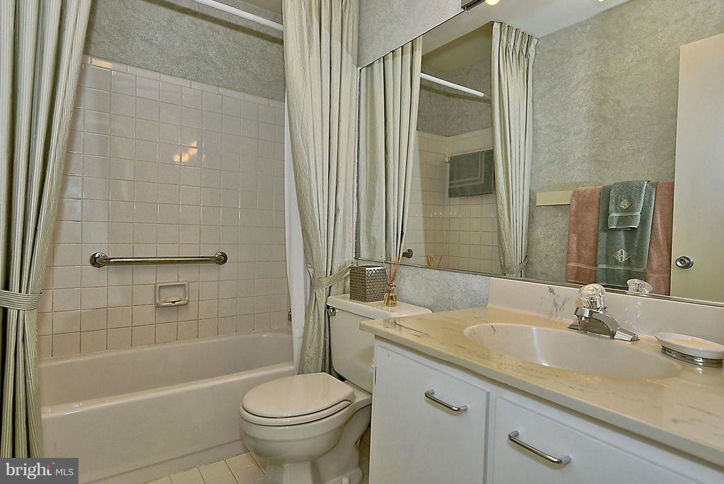 11304 Harborside Cluster Reston, VA 20191 - Photo 21 of 28 UPSTAIRS BATH
