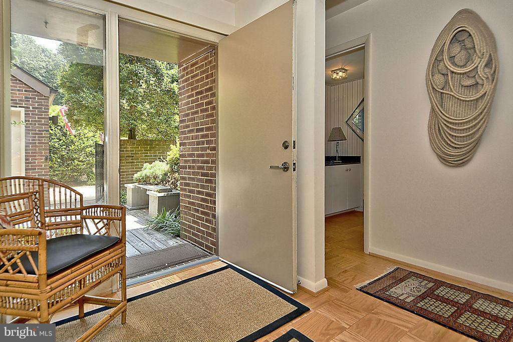 11304 Harborside Cluster Reston, VA 20191 - Photo 5 of 28 BRIGHT OPEN HALL
