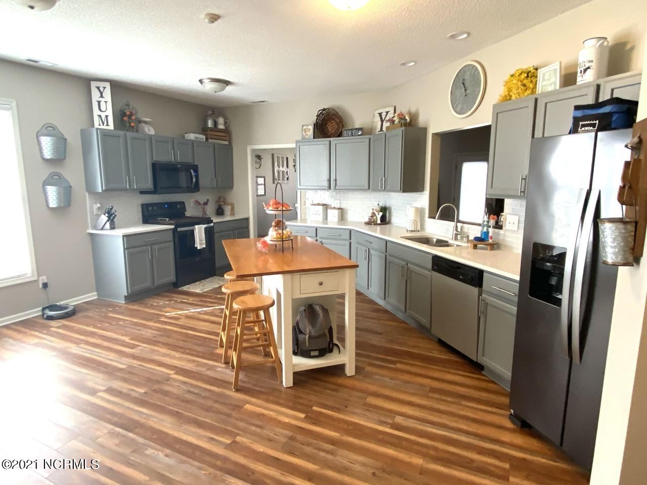 534 Raintree Road Jacksonville, NC 28540 - Photo 5 of 21 thumbnail_IMG_5927