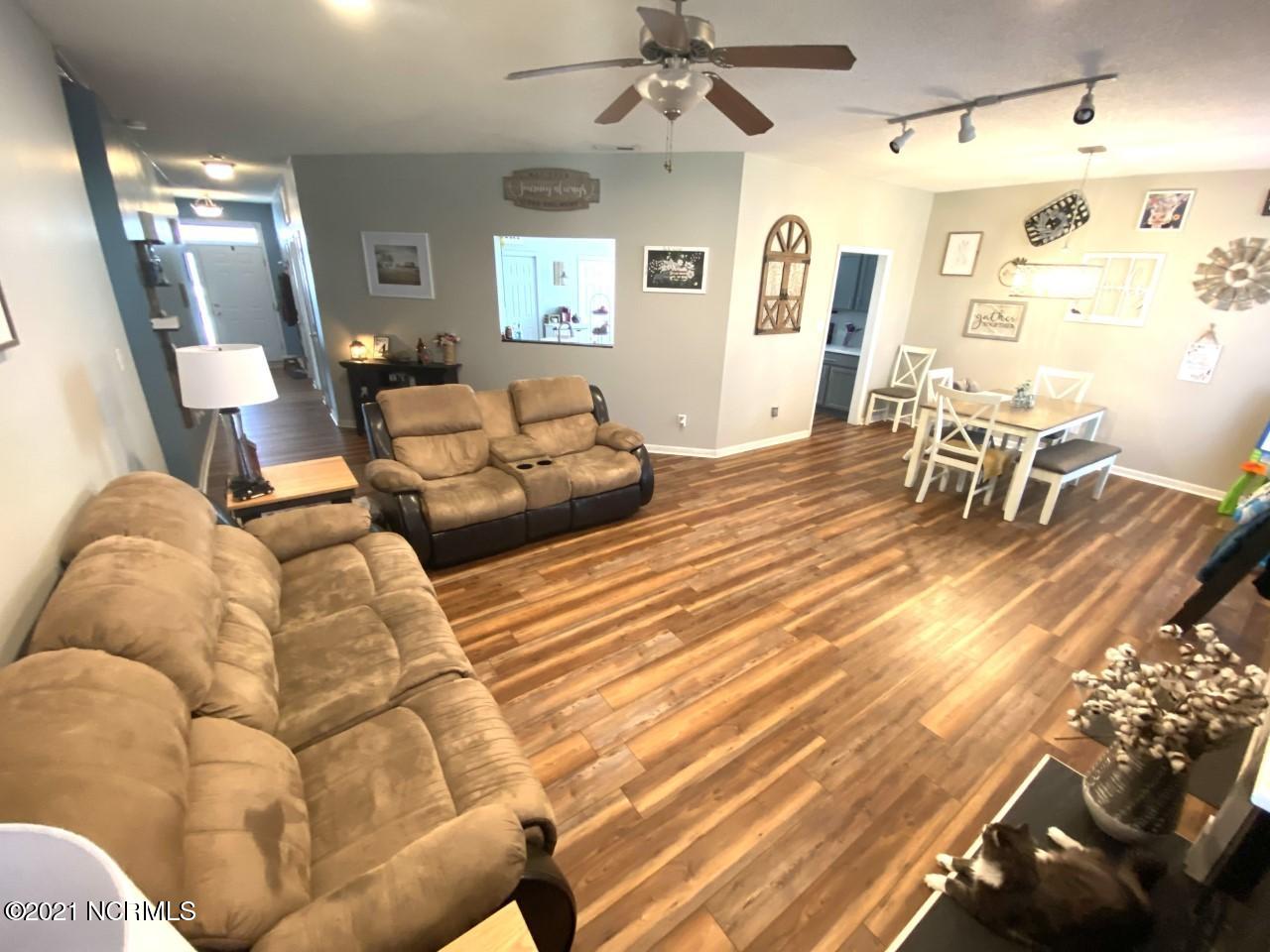 534 Raintree Road Jacksonville, NC 28540 - Photo 9 of 21 thumbnail_IMG_5946