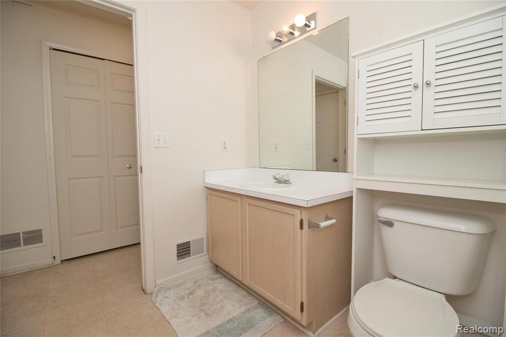 4320 Maple Street Dearborn, MI 48126 - Photo 14 of 33