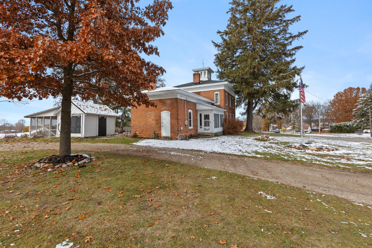 688 Pierce Road Plainwell, MI 49080 - Photo 3 of 46 IMG_1002