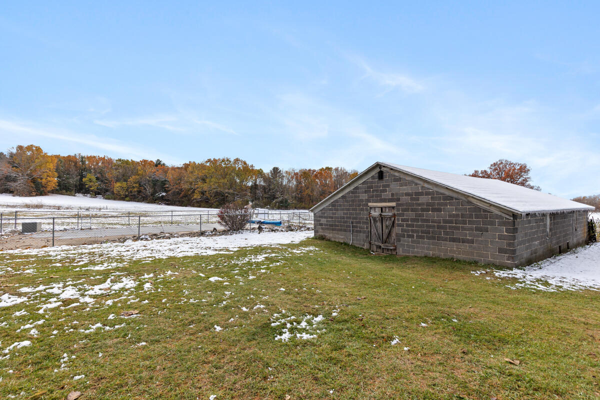 688 Pierce Road Plainwell, MI 49080 - Photo 33 of 46 IMG_1032