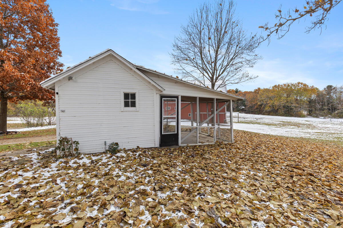 688 Pierce Road Plainwell, MI 49080 - Photo 34 of 46 IMG_1035