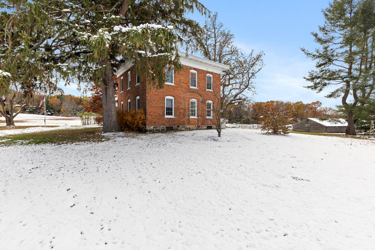 688 Pierce Road Plainwell, MI 49080 - Photo 5 of 46 IMG_1028