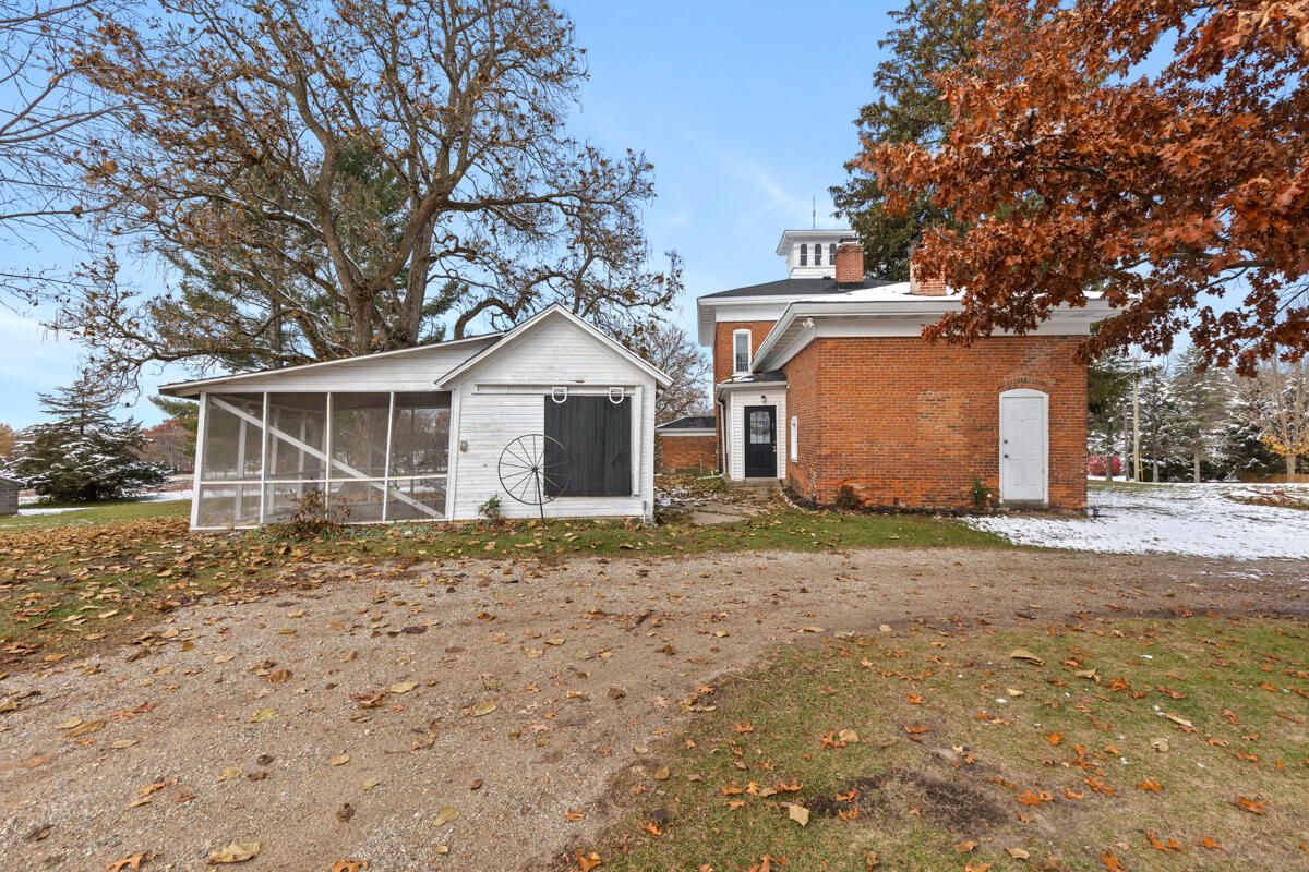 688 Pierce Road Plainwell, MI 49080 - Photo 6 of 46 IMG_1027
