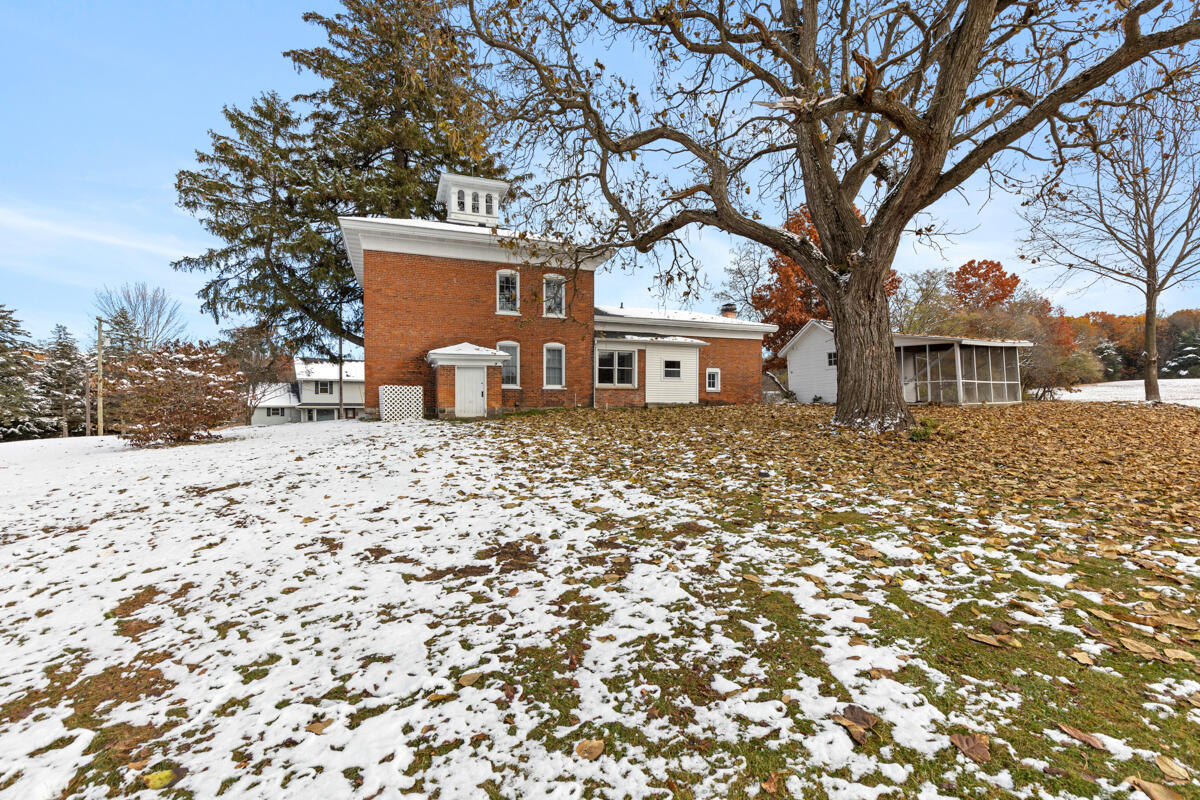 688 Pierce Road Plainwell, MI 49080 - Photo 7 of 46 IMG_1031