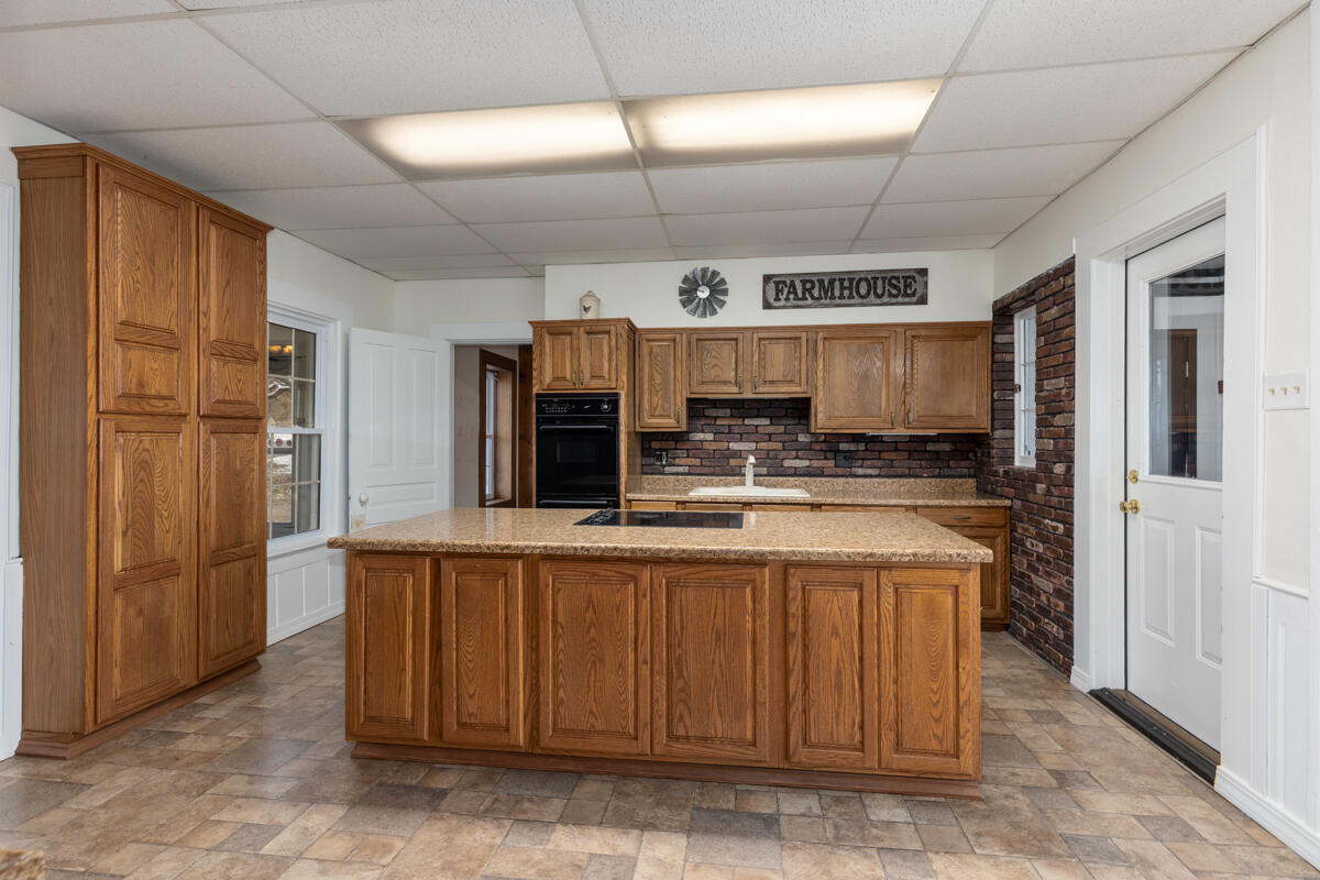 688 Pierce Road Plainwell, MI 49080 - Photo 10 of 46 IMG_1007