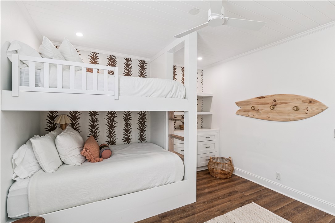 1035 Beach View Drive, Unit 301 St. Simons Island, GA 31522 - Photo 17 of 25 Queen bunkbeds