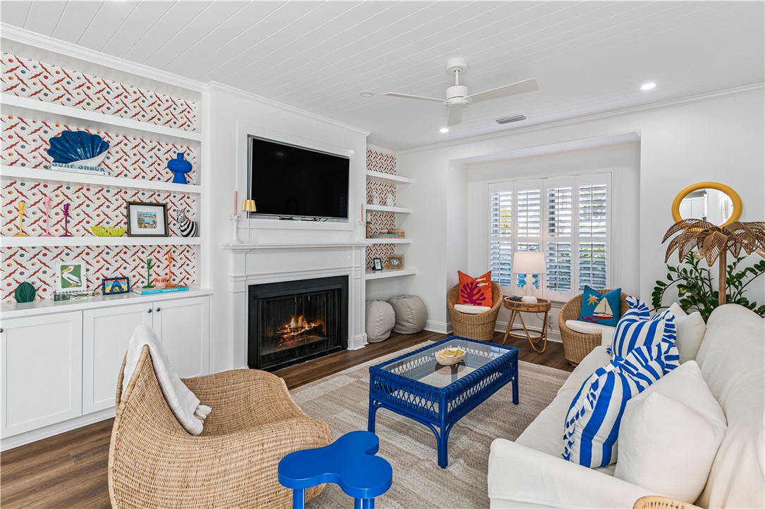 1035 Beach View Drive, Unit 301 St. Simons Island, GA 31522 - Photo 3 of 25 Living room