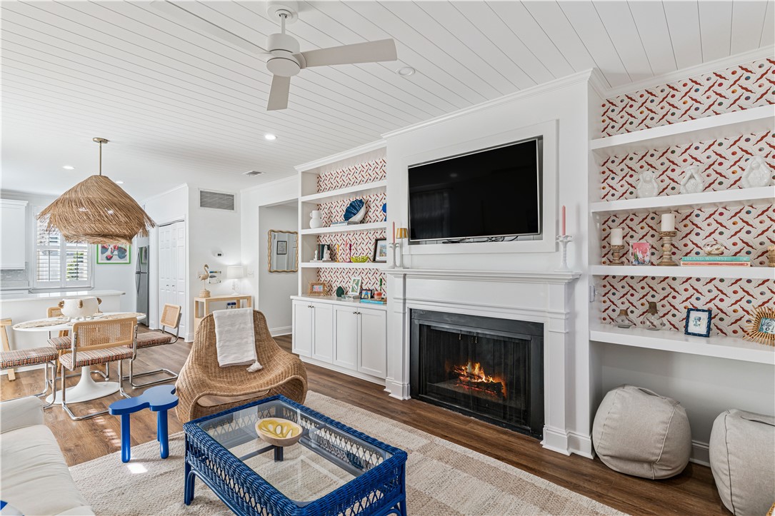 1035 Beach View Drive, Unit 301 St. Simons Island, GA 31522 - Photo 4 of 25 Living room