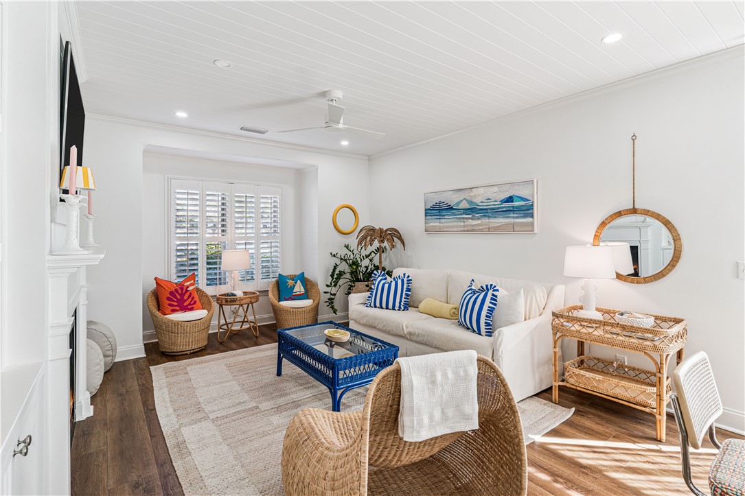 1035 Beach View Drive, Unit 301 St. Simons Island, GA 31522 - Photo 5 of 25 Living room