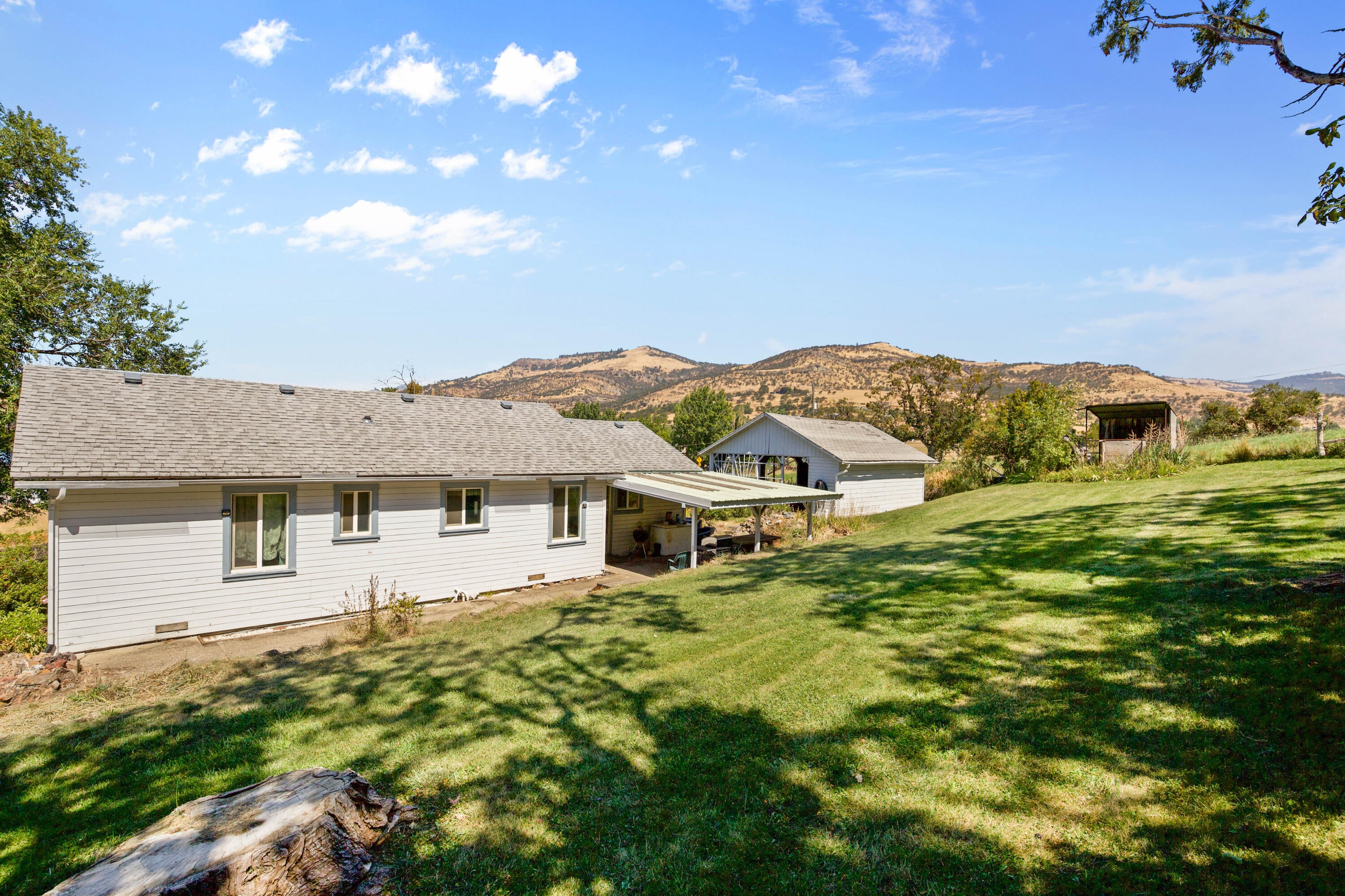 4090 Payne Road Medford, OR 97504 - Photo 27 of 33 CU9A6263