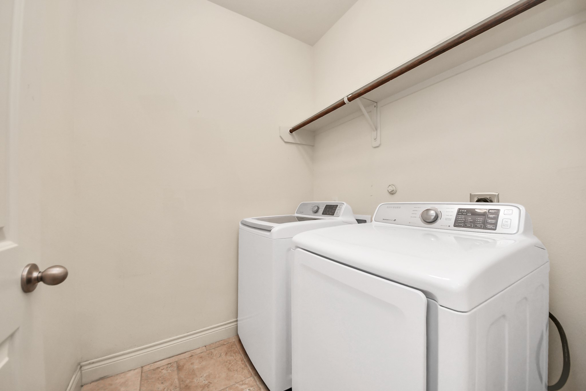 3422 Center Street Houston, TX 77007 - Photo 20 of 27 First floor laundry room located off of garage hall. Washer and dryer included!