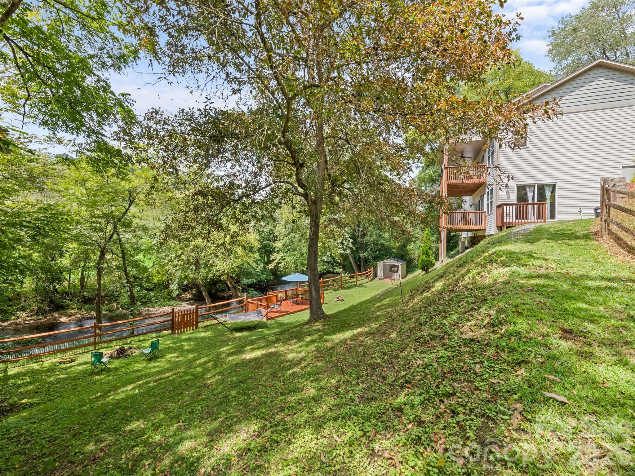 404 Loop Road Clyde, NC 28721 - Photo 38 of 48 Gallery Image 38