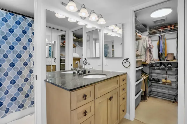 a kitchen that has a lot of cabinets in it