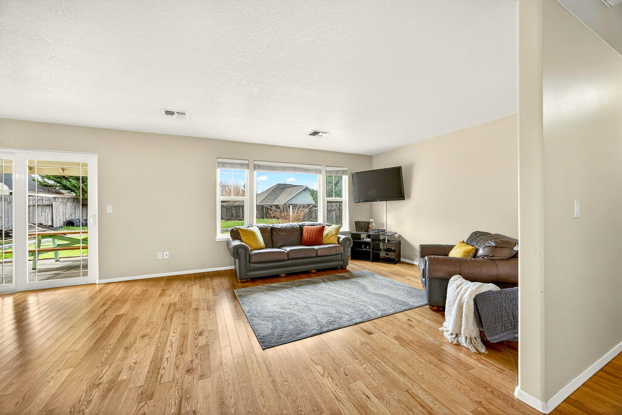 1708 Leonard Road Grants Pass, OR 97527 - Photo 7 of 46 Open Concept Great Room