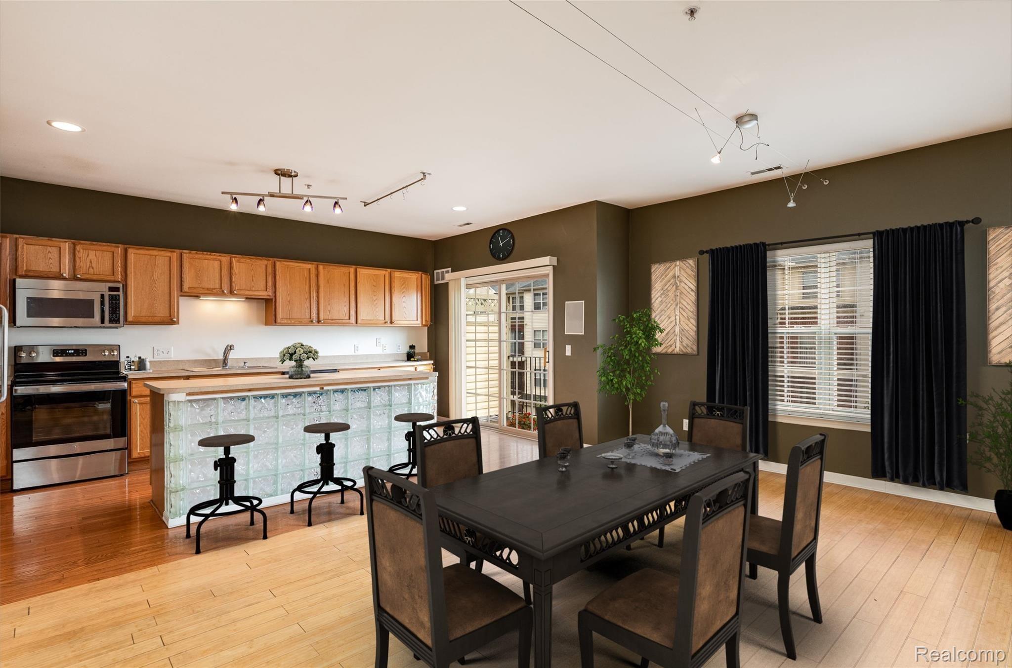 1411 Raliegh Place Troy, MI 48084 - Photo 12 of 27 11.Dining