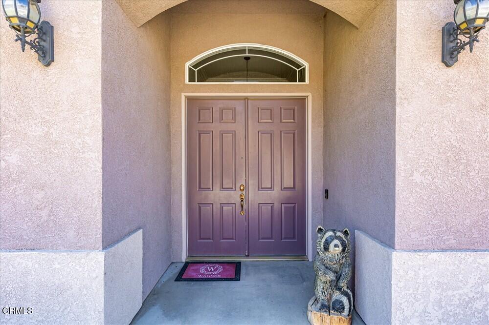 26450 Cumberland Road Tehachapi, CA 93561 - Photo 4 of 52 a view of a hallway with entryway