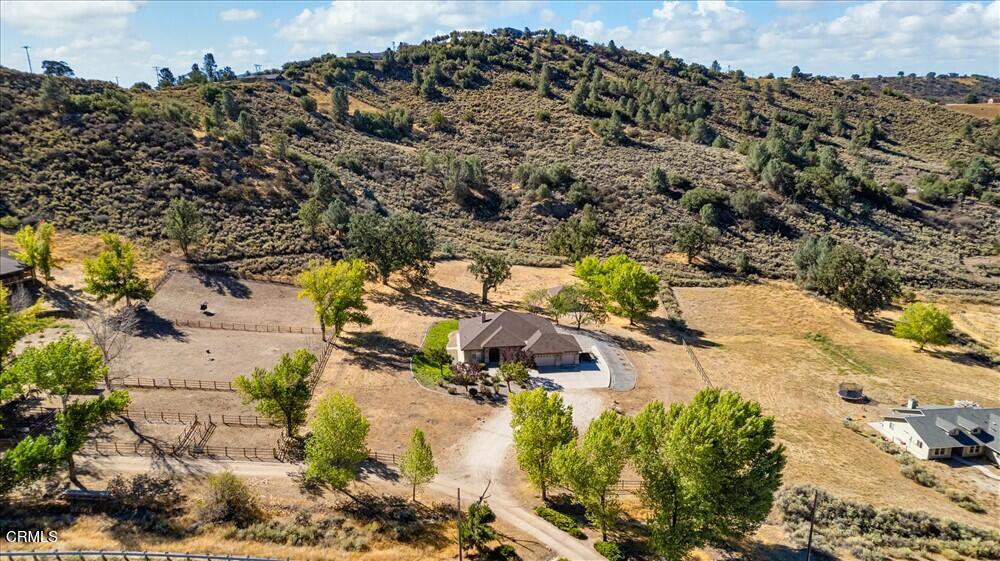 26450 Cumberland Road Tehachapi, CA 93561 - Photo 45 of 52 an aerial view of residential houses with outdoor space