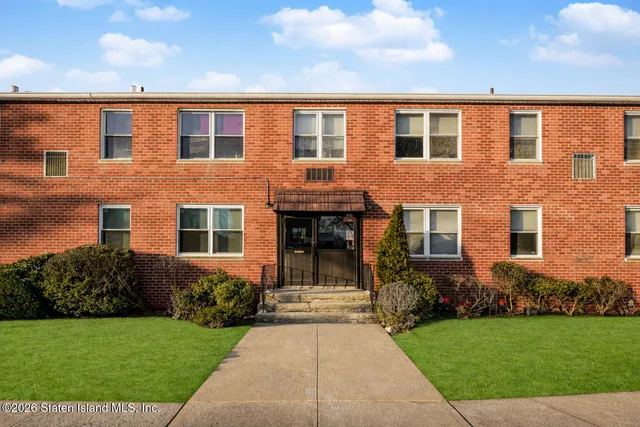 $364,999 | 890 Armstrong Avenue, Unit 23 | Eltingville