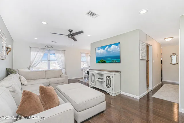 $364,999 | 890 Armstrong Avenue, Unit 23 | Eltingville