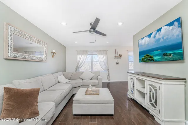 $364,999 | 890 Armstrong Avenue, Unit 23 | Eltingville